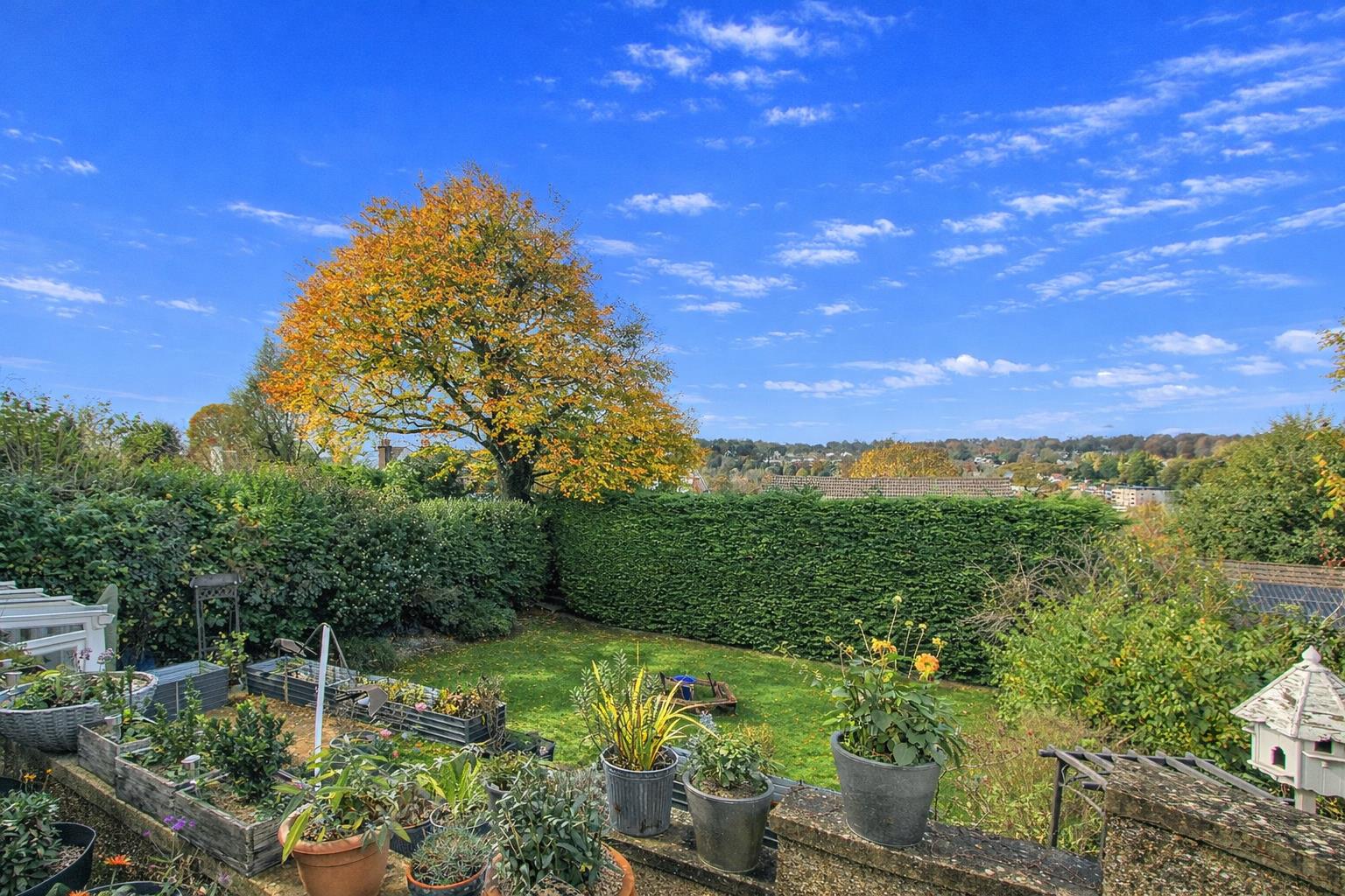 5 bed property in Higher Drive, Purley